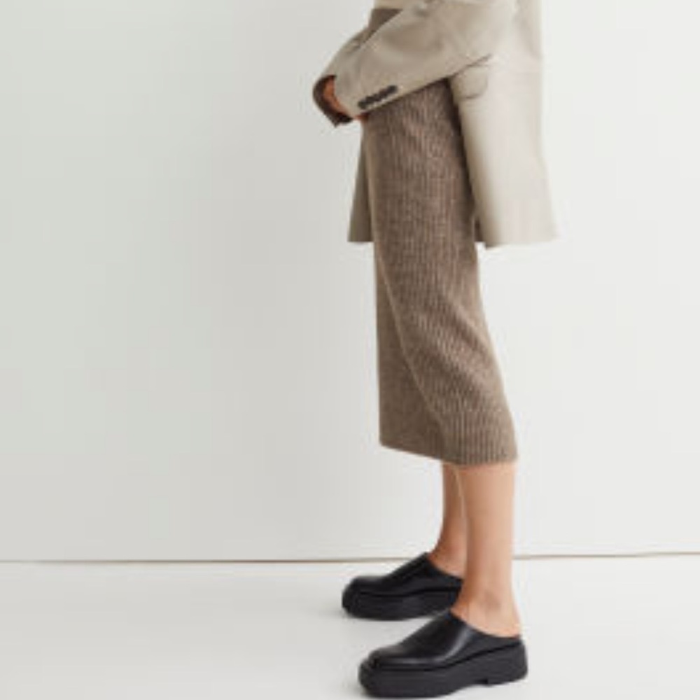 H&M ribbed knit skirt
